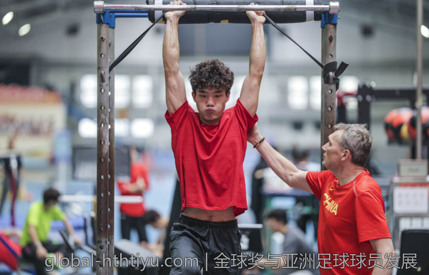 金球奖与亚洲足球球员发展