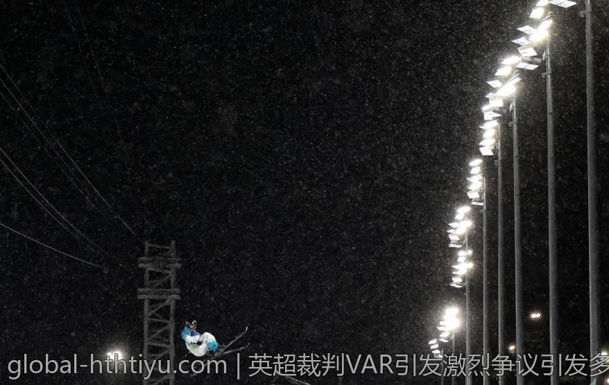 英超裁判VAR引发激烈争议引发多方讨论